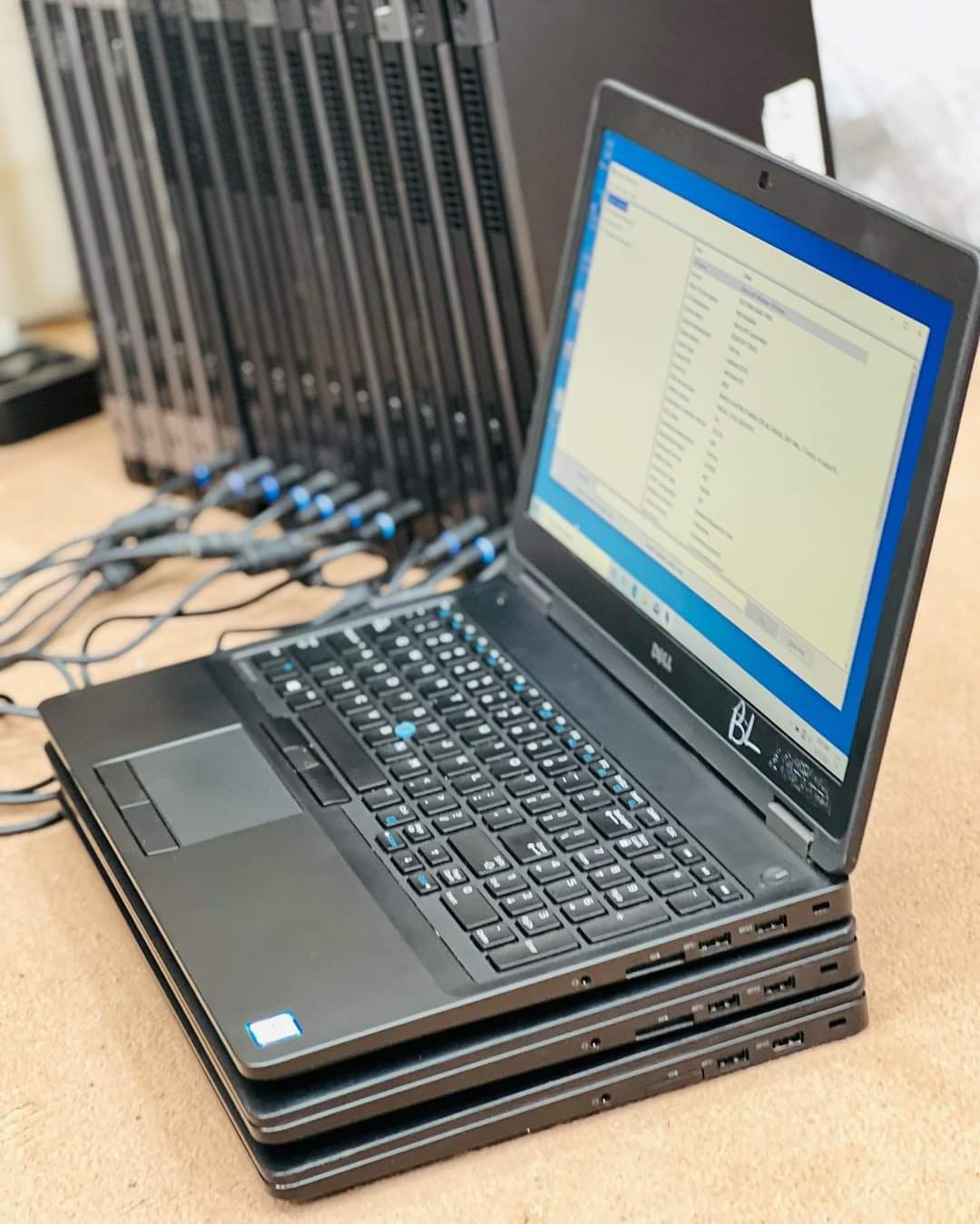 Dell precision 3520 i7 7th 7820 Hq NVIDIA Quadro - الصورة 3