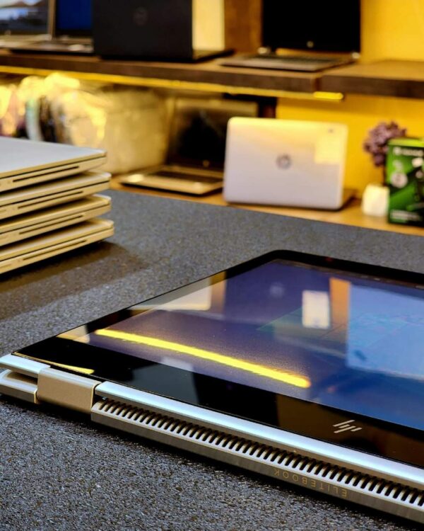 ⁦Hp elitbook x360 1030 G2 i5 7th gen Touch ips⁩ - الصورة ⁦9⁩