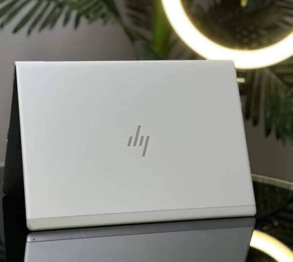 ⁦Hp elitbook 745 G6 ryzen 3 touch⁩ - الصورة ⁦4⁩