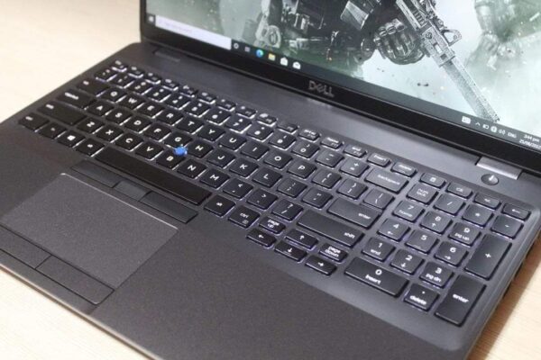 ⁦Dell precision 3541 intel core i7 9850H Ram 16 DDR4 Hard 512 M2⁩ - الصورة ⁦3⁩