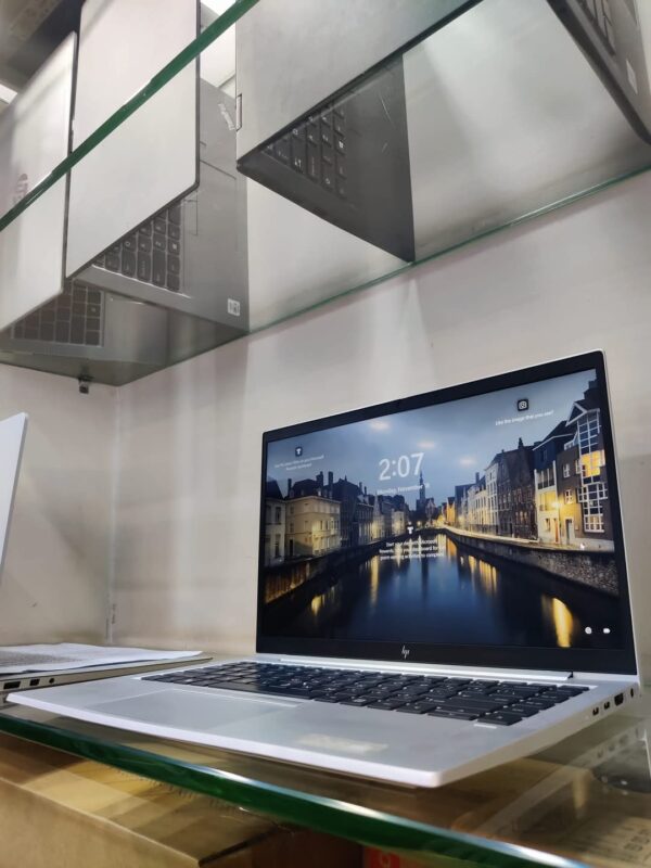 ⁦Hp elitbook 845 G8 Ryzen 7 5850 Ram 16 Hard 256 NVME  VGA2⁩ - الصورة ⁦5⁩